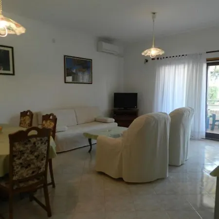 With A Parking Space - 16246 * Ρόβινι
