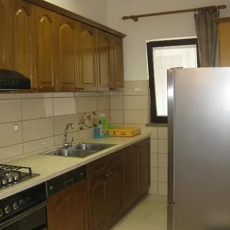 With A Parking Space - 16246 Ρόβινι