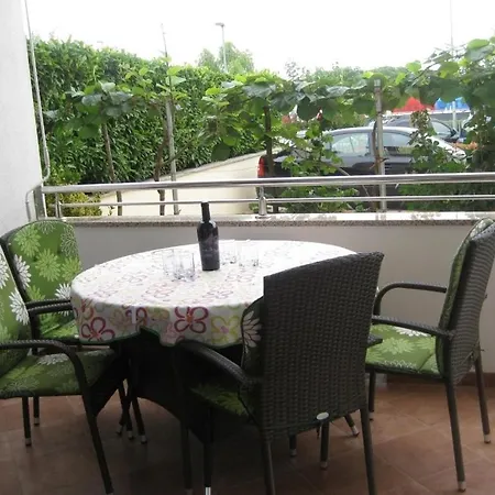 With A Parking Space - 16246 Ρόβινι